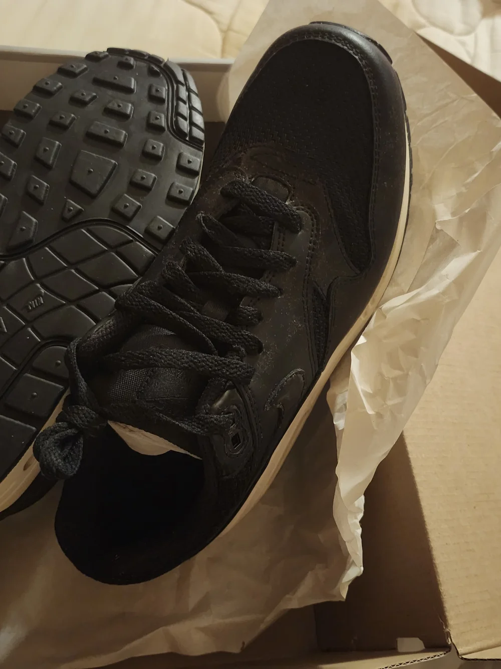 NEW Women's NIKE AIR 8.5 Black Leather Athletic Sneakers with white Midsole